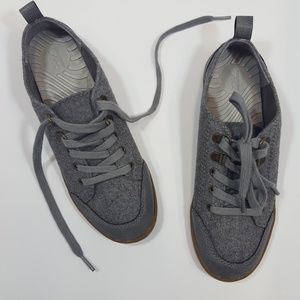 Rocket Dog Grey Sneakers NWOT Size 6 M